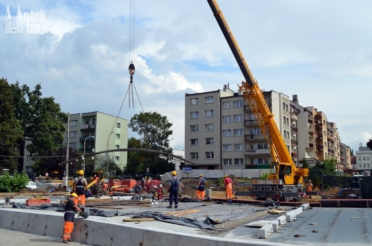 Remont mostu na Raciborskiej przedłuża się. Dlaczego?, bf