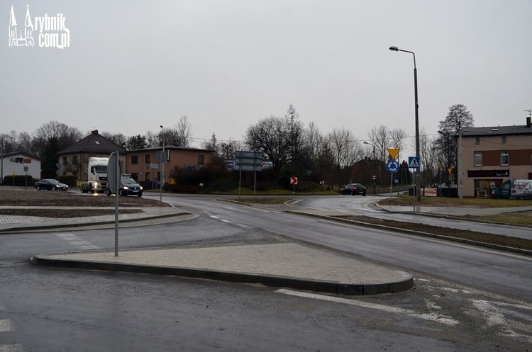 Prawoskręt na Rondzie Boguszowickim zlikwidowany, a kierowcy pomstują, bf
