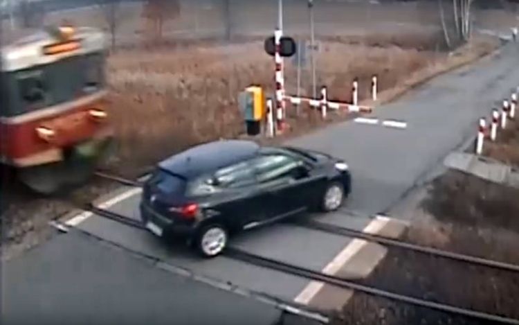 Tak wyglądał wypadek na przejeździe kolejowym w Czerwionce (wideo), PKP PLK