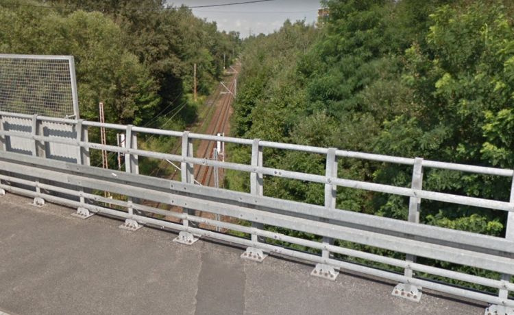 Chciał skoczyć z wiaduktu na Raciborskiej. Pomoc przyszła w ostatniej chwili, Google Street View