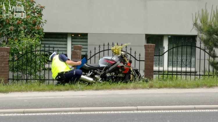 Jankowice: motocyklista zderzył się z nieoznakowanym radiowozem (zdjęcia), kb