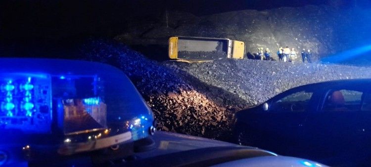 Tragedia na hałdzie w Radlinie. Przewróciła się ciężarówka, nie żyje kierowca (zdjęcia), KPP Wodzisław Śląski