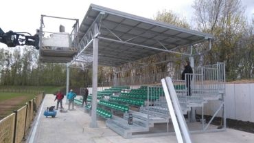 Metamorfoza boiska w Boguszowicach. Zadaszona trybuna większa niż na stadionie