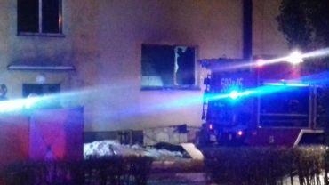 Pożar mieszkania w Leszczynach. Dwie osoby ciężko poparzone