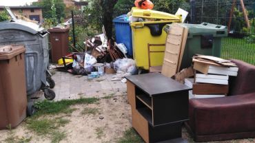 Śmieci zalegają też w Chwałowicach. Kto jest winny?