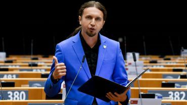 Kohut w PE: trzeba odebrać głos rządowi Polski