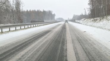 Zima zaskoczyła drogowców? Czytelnicy: śnieg miejscami zalega nawet na drodze R-P (zdjęcia)
