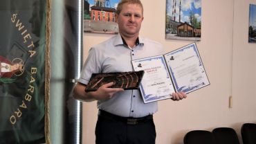 Górnik z kopalni Jankowice uratował tonącego 8-latka. Otrzymał nagrodę od dyrekcji KWK ROW