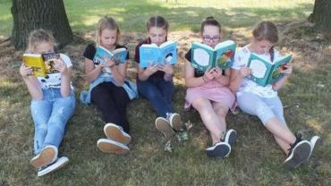 Szkoły z Raszczyc i Zwonowic wzięły udział w akcji „Jak nie czytam, jak czytam”