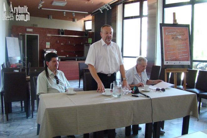 Jerzy Kali-Węglarzy, Adam Świerczyna i Czesław Gawlik w czasie konferencji prasowej zachęcali do udziału w festiwalu
