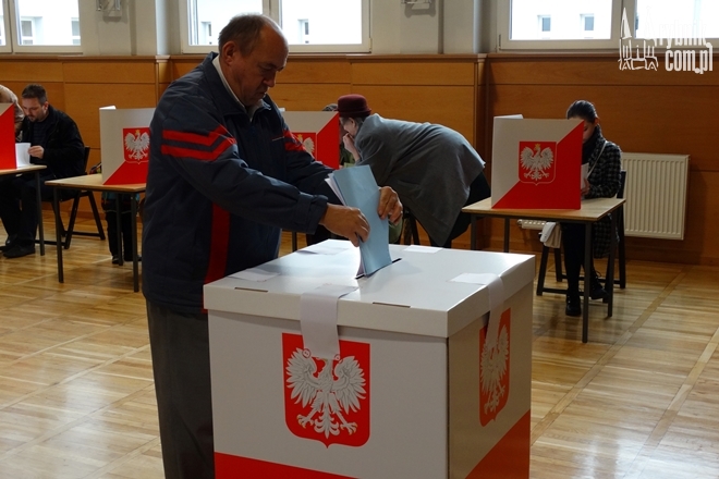Wybory samorządowe: rybniczanie głosują od rana, Bartłomiej Furmanowicz & Dominik Gajda