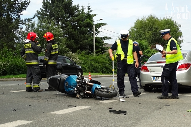 Wypadek na ul. Raciborskiej. Ucierpiał 23-letni motocyklista , bf