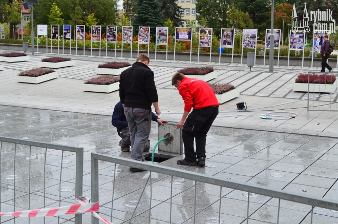 Fontanna na Placu Jana Pawła II już działa, Adam Gottscholl