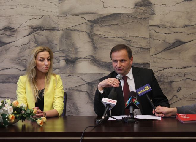 Dziś prezydent Waldemar Socha zwołał konferencję prasową i poinformował o decyzji wprowadzenia bezpłatnej komunikacji miejskiej w Żorach.