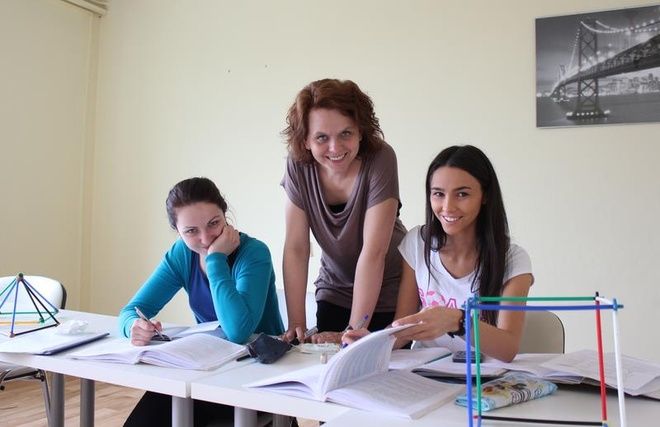 Agnieszka Wrana podczas zajęć w Szkole Matematyki Horyzonty