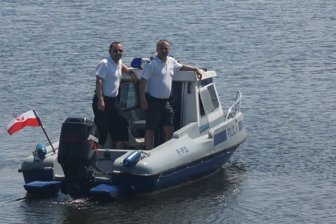 Bezpieczeństwa na wodach Zalewu Rybnickiego strzegą m.in. rybniccy policjanci