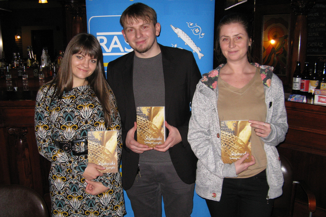 Hanna Rodzik, Damian Halmer i Justyna Lach prezentują publikację „Ślązaczki, kobiety niezwykłe”