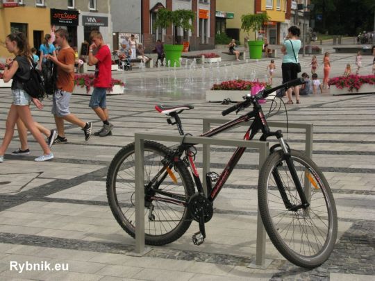 W centrum Rybnika pojawiły się nowe stojaki na rowery. Będzie ich jeszcze więcej, Lucyna Tyl/UM Rybnik