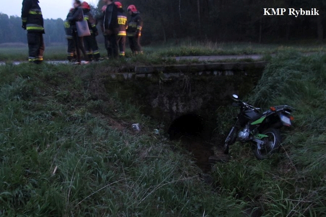 Wypadek motocyklisty w Boguszowicach. 17-letnia pasażerka w szpitalu, KMP Rybnik