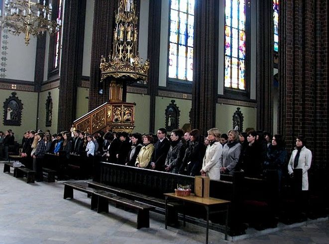 Uczniowie II LO podczas Mszy Św. w Bazylice
