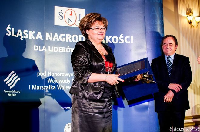 Nagrodę dla rybnickiego ZST odebrała dyrektor szkoły Grażyna Kohut