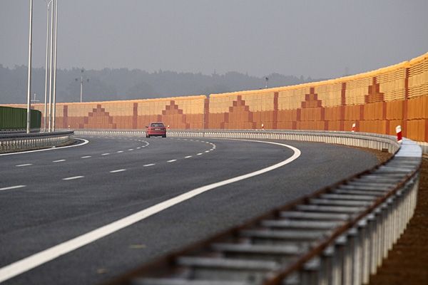 Autostrada na odcinku Sośnica - Bełk czeka na otwarcie. Im dalej na południe, tym z budową autostrady gorzej...