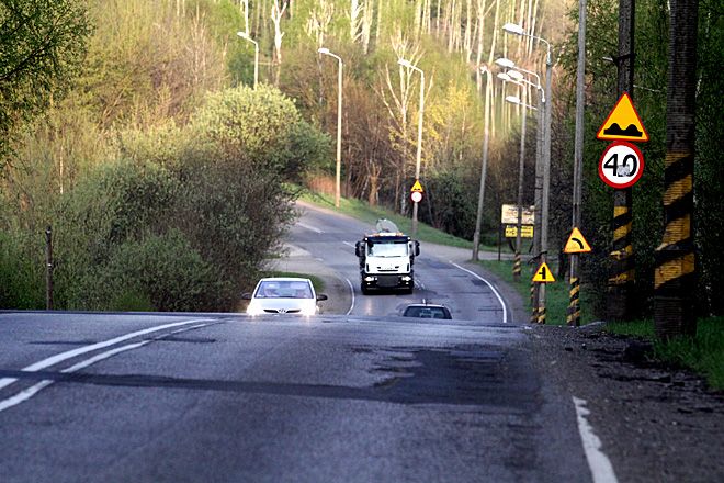 Kierowcy jeżdżący ulicą Prostą wiedzą, że droga jest w coraz gorszym stanie.