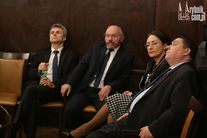 Dziwna sesja rady miasta i zaskakujący przewodniczący rady, Dominik Gajda