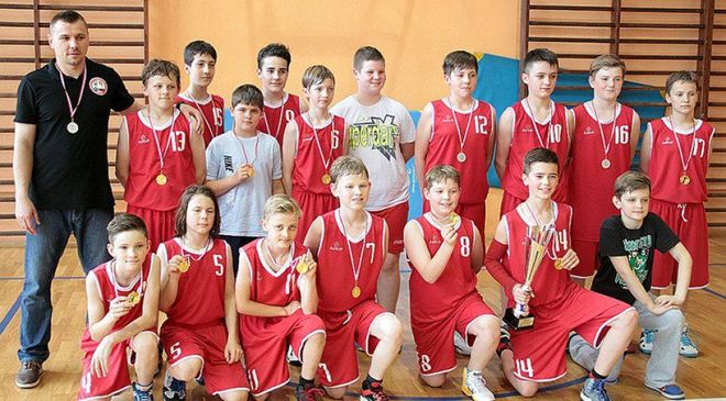 Niedawno zawodnicy MKKS-u Rybnik z rocznika 2003 zostali mistrzami Śląska w minikoszykówce