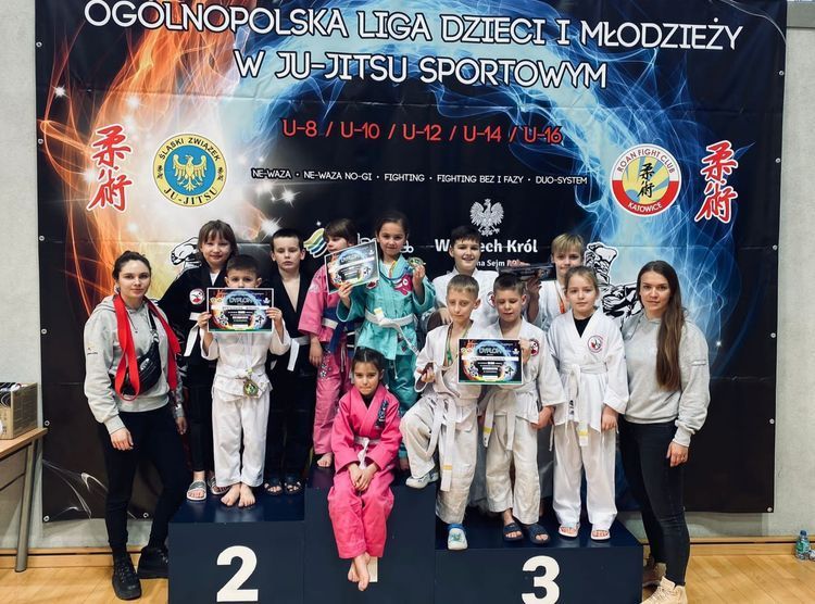 Worek medali Rybnickiego Klubu Ju Jitsu Sportowego w lidze dzieci i młodzieży, Materiały prasowe