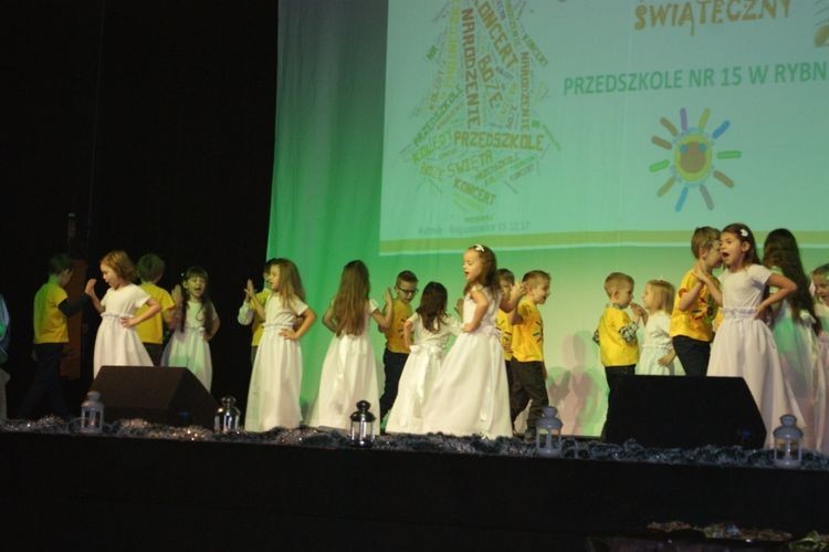 Przedszkolaki z Boguszowic wystąpiły w Koncercie Świątecznym dla rodziców, Przedszkole nr 15 w Rybniku