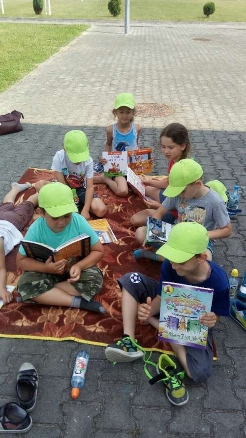 Szkoły z Raszczyc i Zwonowic wzięły udział w akcji „Jak nie czytam, jak czytam”, Materiały prasowe