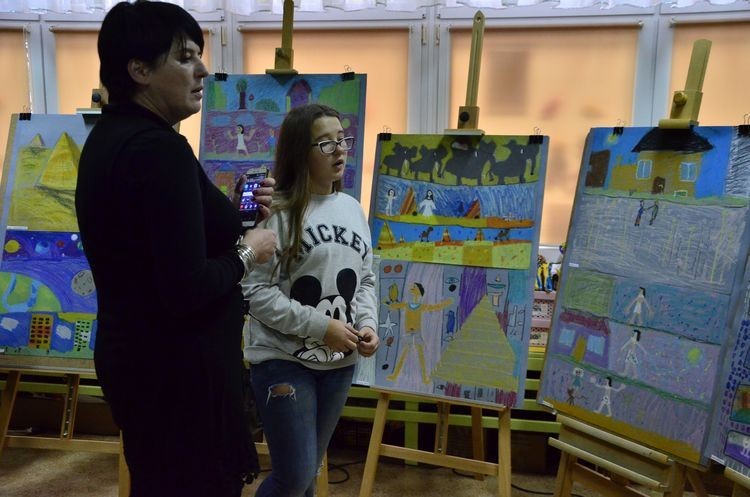 Wernisaż wystawy „Kolorowo-Kontrastowo” w MDK, MDK w Rybniku
