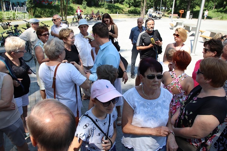 „Bapro wy!!!!!!lać”. Mieszkańcy protestowali przed tężnią, Bartłomiej Furmanowicz