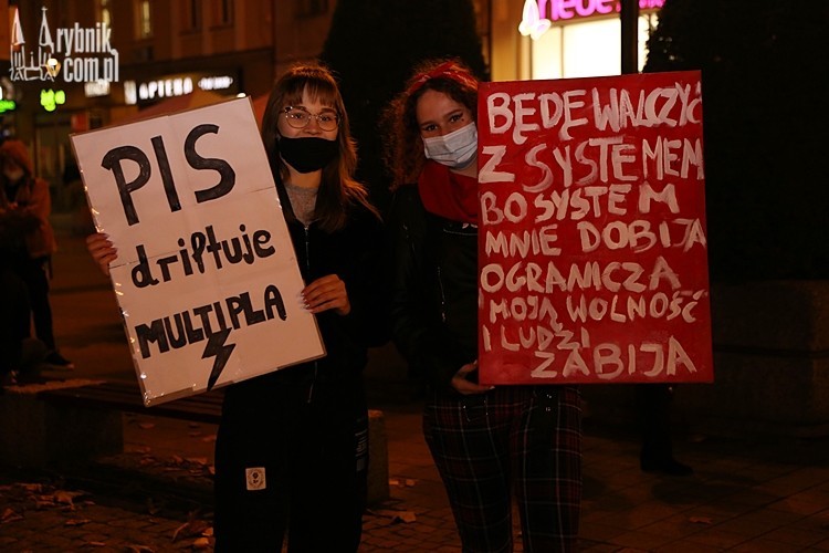 Kobiety walczą o swoje prawa. Protest dotarł do Nowin, Daniel Wojaczek