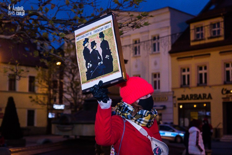 Protest na rynku w Rybniku. Wspomniano o napaści seksualnej w kopalni, Iwona Wrożyna