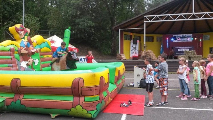 Festyn dzielnicowy w Golejowie. Mieszkańcy przywitali lato w amerykańskim stylu, Materiały prasowe