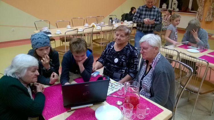 Rybnik: seniorzy wraz z dziećmi nagrali audiobooka, PiMBP w Rybniku