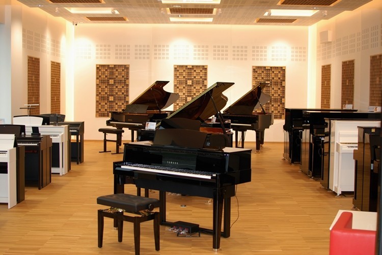 Otwarcie nowego Salonu Pianin i Fortepianów w Rybniku. Zagrał sam Grzegorz Turnau, 
