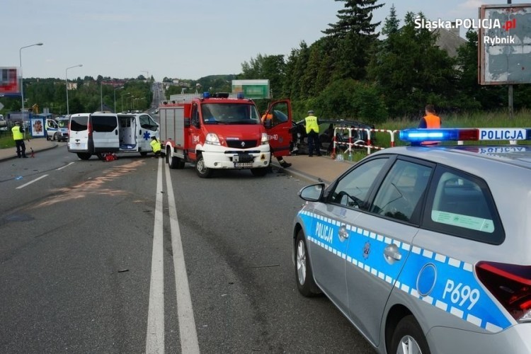 Pięć osób rannych (w tym dziecko) na Wodzisławskiej. Nowe zdjęcia i wideo, KMP Rybnik