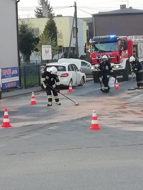 Boguszowice: zderzenie fiata z mercedesem, Rybnik i okolice-Informacje drogowe 24H