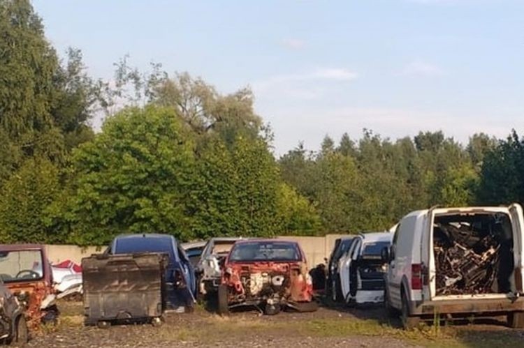 Kradli samochody i sprzedawali na części. Paserzy z powiatu rybnickiego w areszcie, KWP Katowice