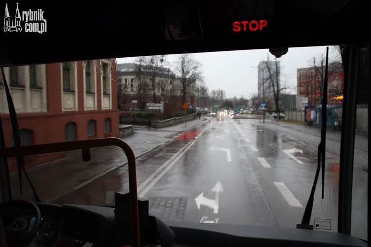 „Gazowe” autobusy już na ulicach. Są jednak problemy, bf