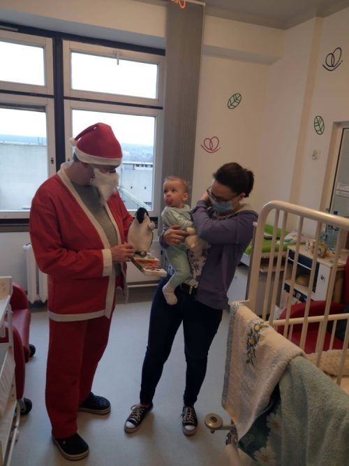 Mikołaj odwiedził małych pacjentów na pediatrii, Facebook/Pediatria