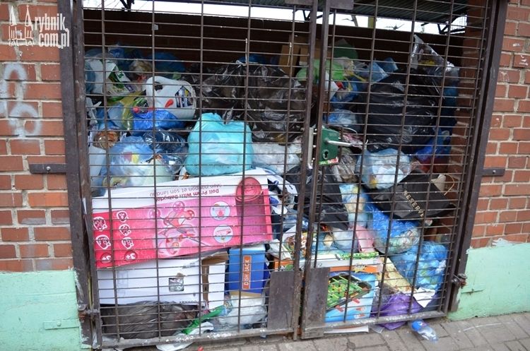 Osiedla w Rybniku prawie jak ulice w Neapolu – toną w śmieciach, Bartłomiej Furmanowicz