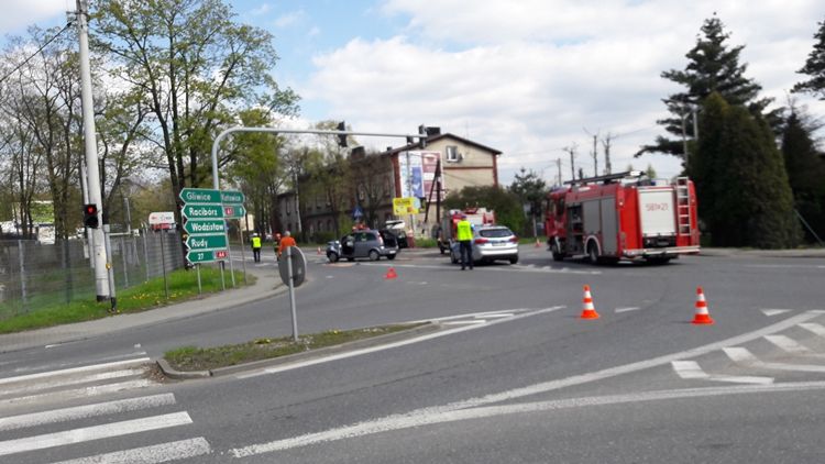 Wypadek na skrzyżowaniu. Trzy osoby ranne, Czytelnik & Bartłomiej Furmanowicz
