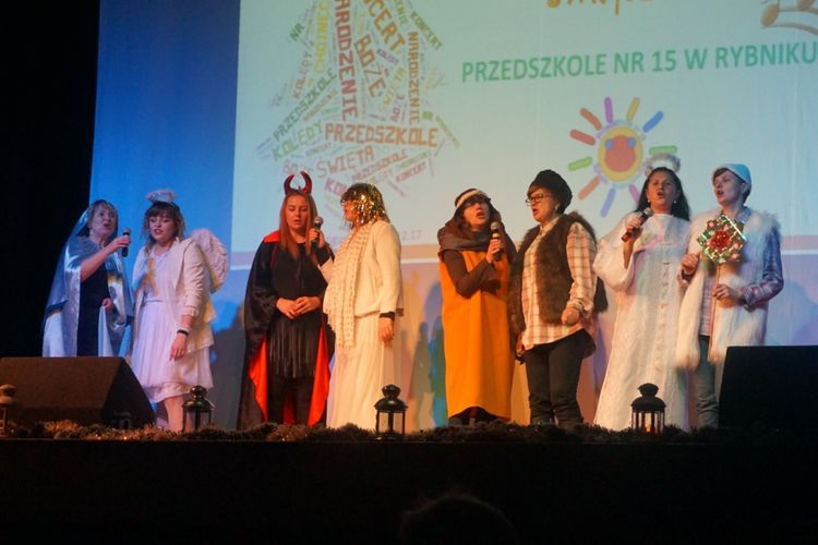Przedszkolaki z Boguszowic zakończyły przygotowania do świąt koncertem dla rodziców, Przedszkole nr 15 w Rybniku