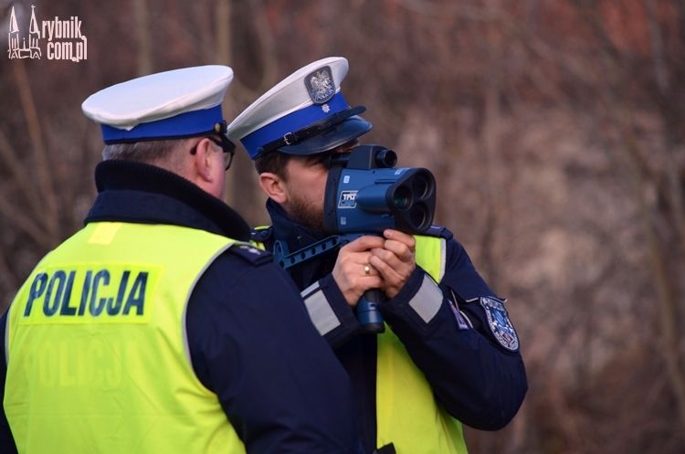 Policja ma nowy miernik prędkości. Robi zdjęcia i nagrywa filmy (wideo), bf
