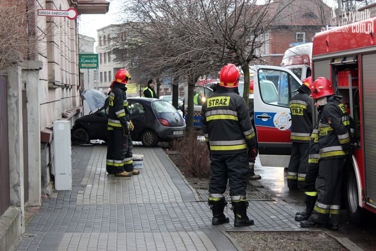 Groźne zdarzenie w centrum Rybnika. Kobieta uderzyła samochodem w budynek, Bartłomiej Furmanowicz