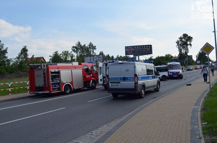 Poważny wypadek na ul. Wodzisławskiej. Samochód zderzył się z karetką, Bartłomiej Furmanowicz